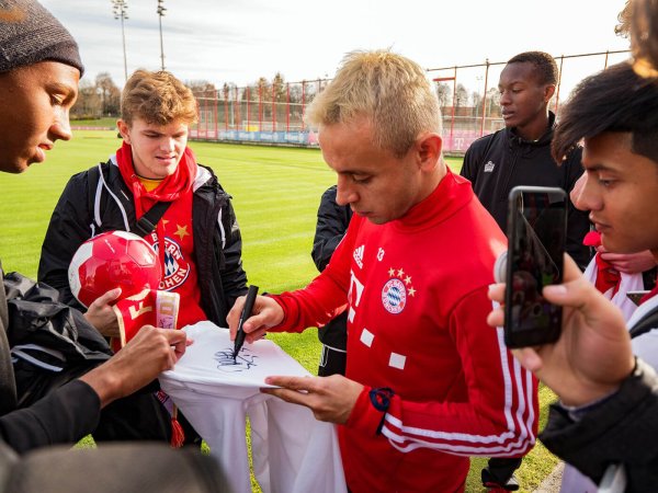 MEET A PRO IN PERSON - RAFINHA BAYERN MUNICH